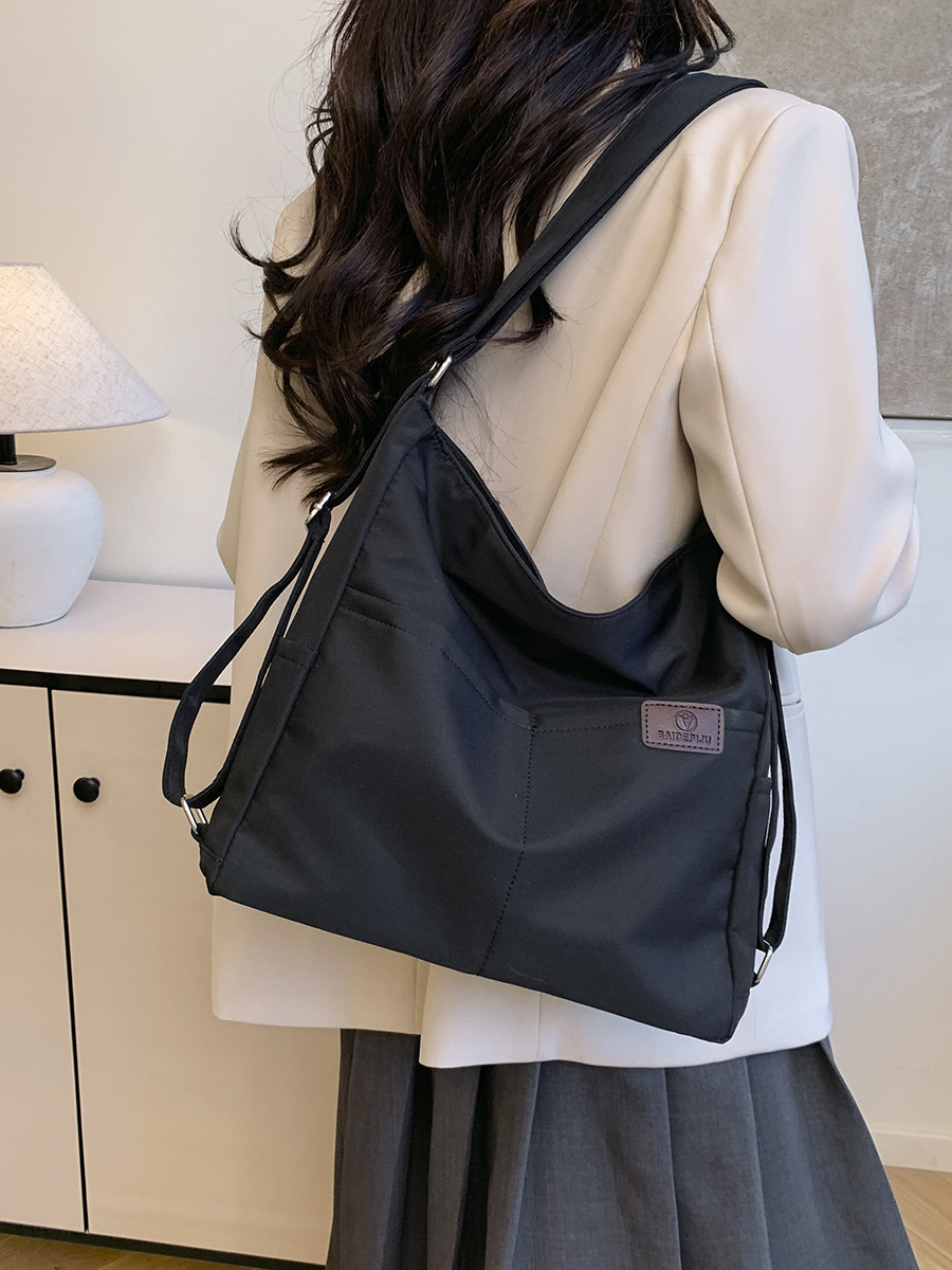 검은색