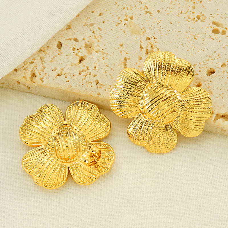 Cruzar la frontera europea y americana estilo retro moda pendientes titanio acero flor pendientes diseño personalizado exagerado pendientes en stock mujeres