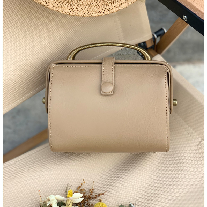 Wholesale Women's Large Capacity Crossbody Bag, Vintage Casual Vegetable Tanned Leather Doctor Bag, Commuter Handbag & Shoulder Bag - Thumbnail 6