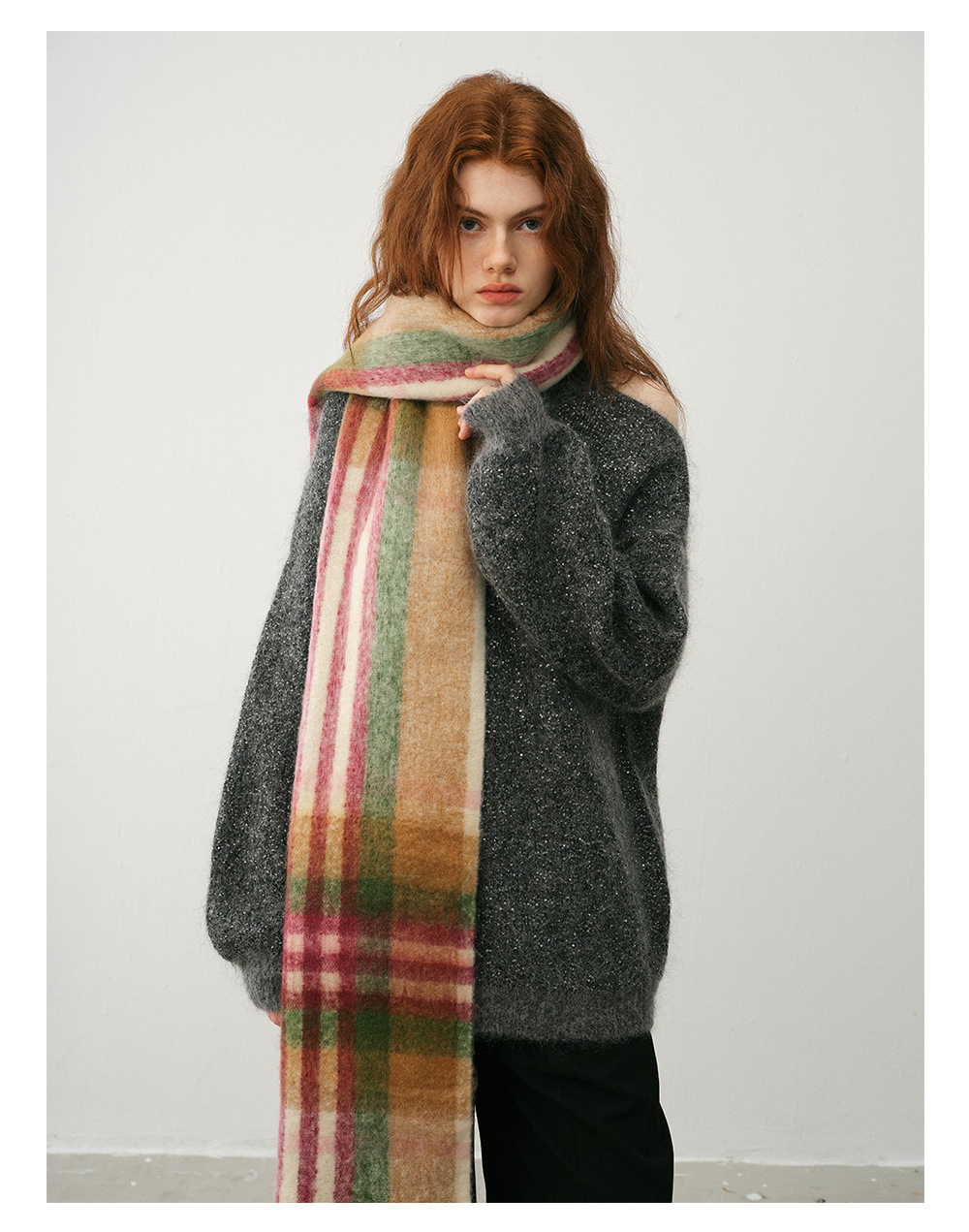 Sciarpa donna in cachemire a quadri con frange invernale_voghion.com