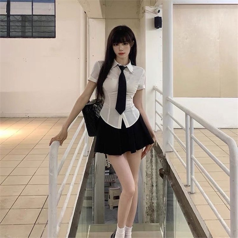 Korean-style schoolgirl outfit, JK uniform, sweet and cool, slim-fitting white short-sleeved top with pleated skirt (two-piece set)