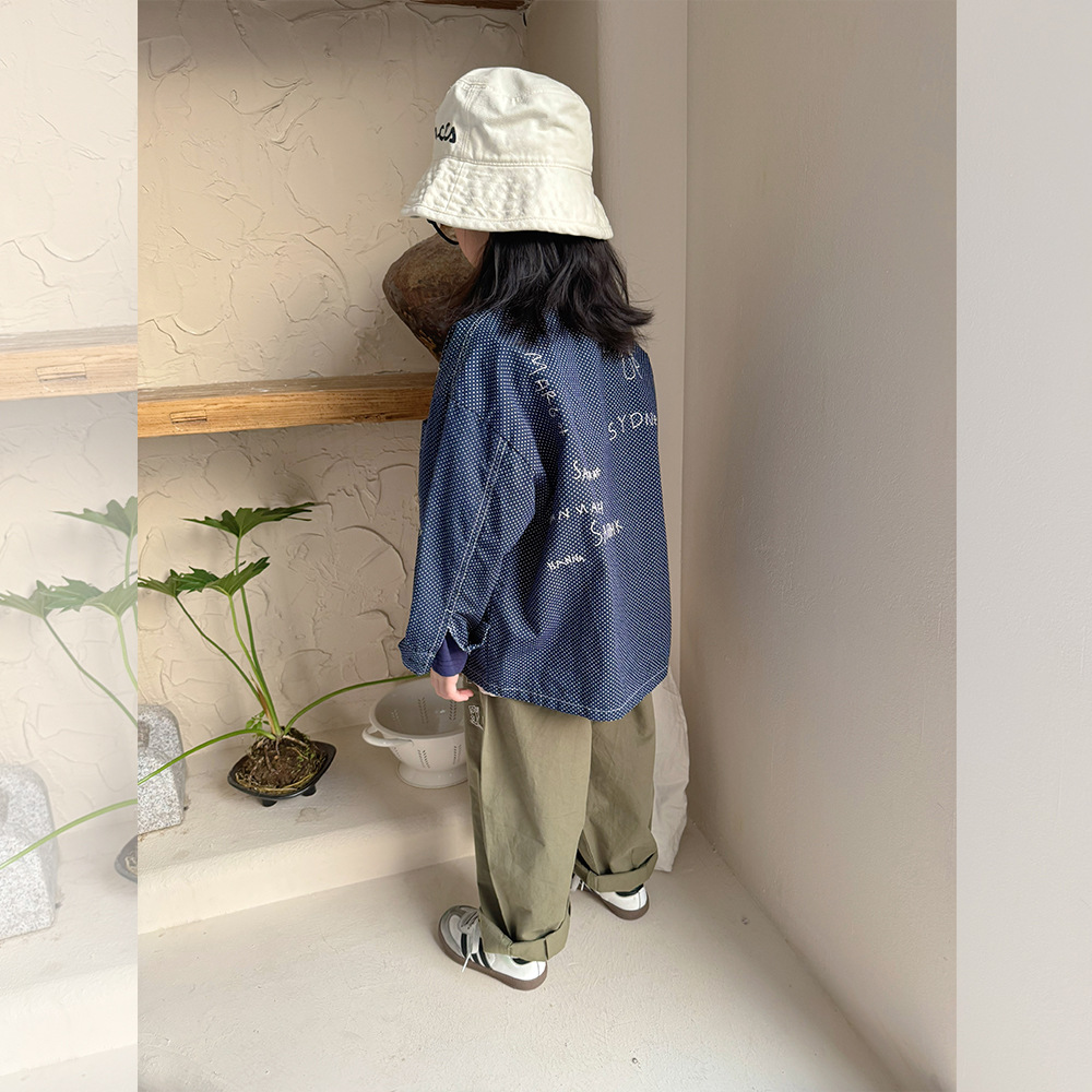 Zuo Xiaoran ropa para niños 2024 Carta de los niños camisa bordada niños y niñas de dibujos animados bordado ropa de abrigo de la camisa