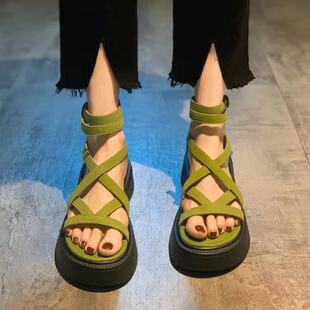Internet celebrity thick-soled Roman sandals for women summer platform soft-soled beach shoes 2025 new fashion versatile hollow sandals for women