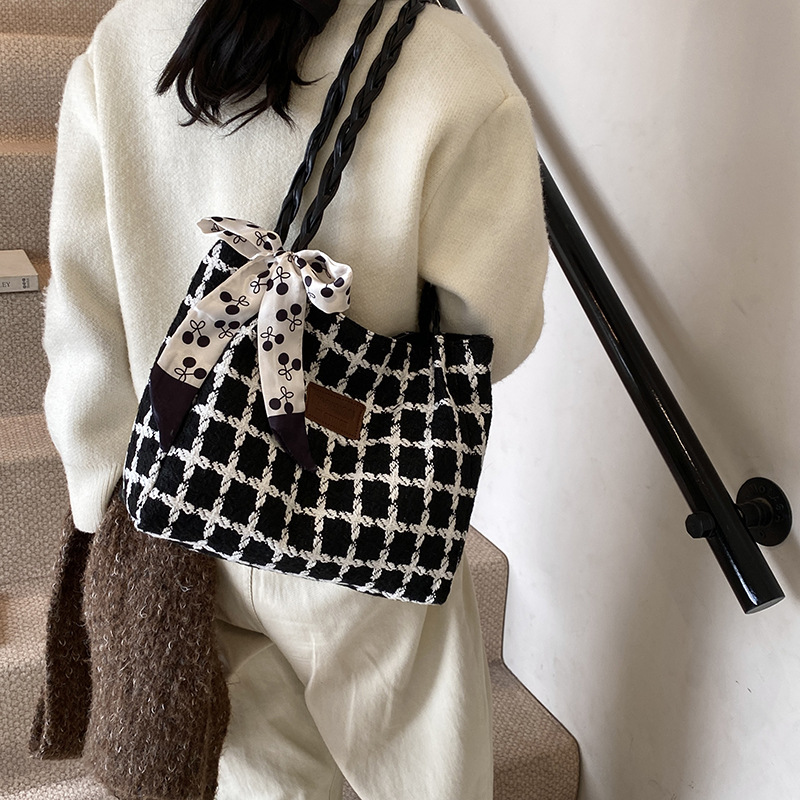 Bolsa de gran capacidad para mujeres 2025, nuevo tipo de bolso de hombro, bolso de compras de viaje, popular para mujeres.