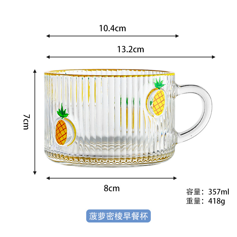 Copa de desayuno de piña con bordes densos