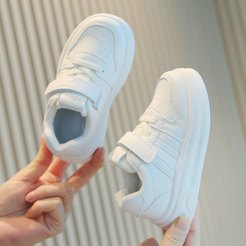 Children's white sneakers 2026 spring and autumn new boys' sports shoes, lightweight girls' casual board shoes, soft soled baby shoes