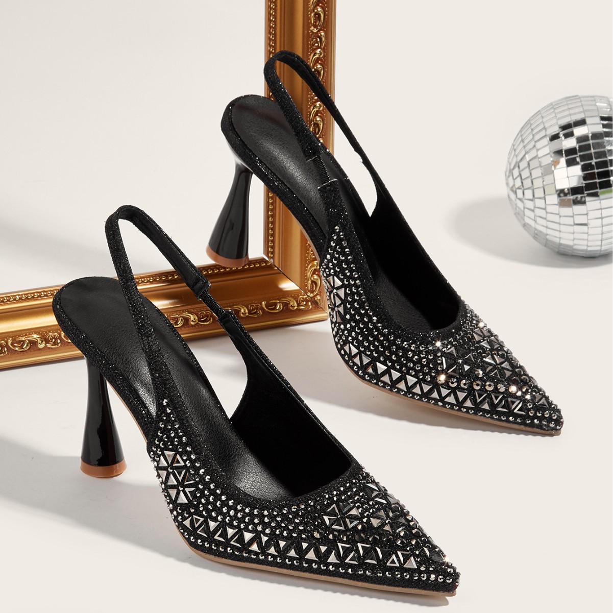 Comercio exterior tacones altos puntiagudos personalidad europea y americana sandalias de mujer sexy con zapatos de una sola palabra 2025