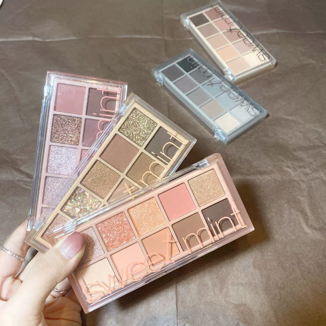 Eyeshadow Palette (sweet mint) 10 Colors — Matte & Shimmer Shades, Compact Travel Size