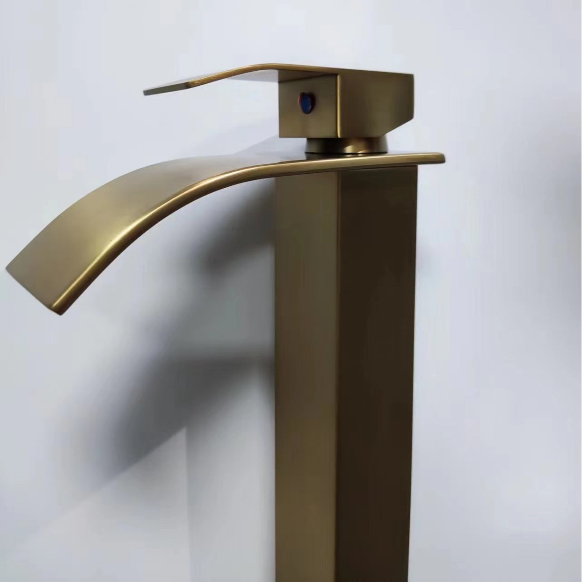 Negro cascada caliente y fría grifo americano lavabo cuenca contador lavabo baño grifo de cobre