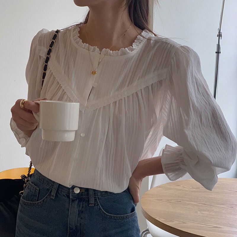 2026 Korean version early autumn new French lace collar shirt for petite women, gentle and unique inner layer shirt 2026 Korean version early autumn new French lace collar shirt for petite women, gentle and unique inner layer shirt