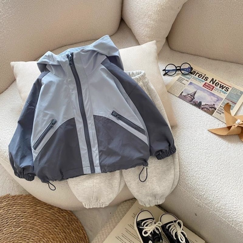 Hombres y niñas nuevas chaquetas de primavera y otoño para niños encapuchados de la chaqueta de asalto, chaqueta de aire exterior para bebés, moda de abrigo casual