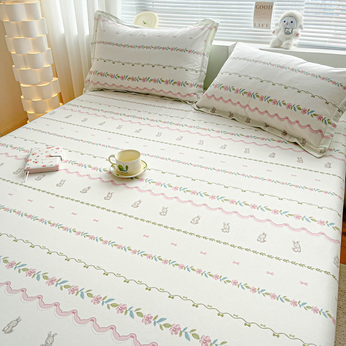 Cama de algodón fresco, sábanas de tres piezas, cubierta de cama de dormitorio de algodón, colchón Simmons, cubierta de cubierta protectora integral.