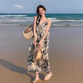 水墨印花领吊带连衣裙夏季女装法式小众宽松慵懒风过膝长款碎花裙