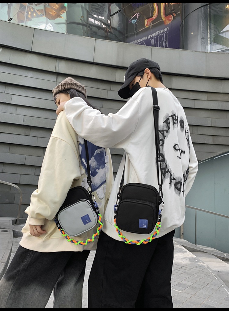 Canvas Bag Shoulder Messenger Bag Autumn 2021 New Tide Couple Simple Fashion Bag display picture 2