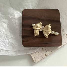 义乌发饰合金蝴蝶结小香风珍珠发夹女ins高级感头饰小侧边夹饰品