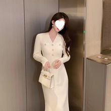 感小香风V领针织连衣裙秋冬女时尚新款毛衣打底裙子修身气质