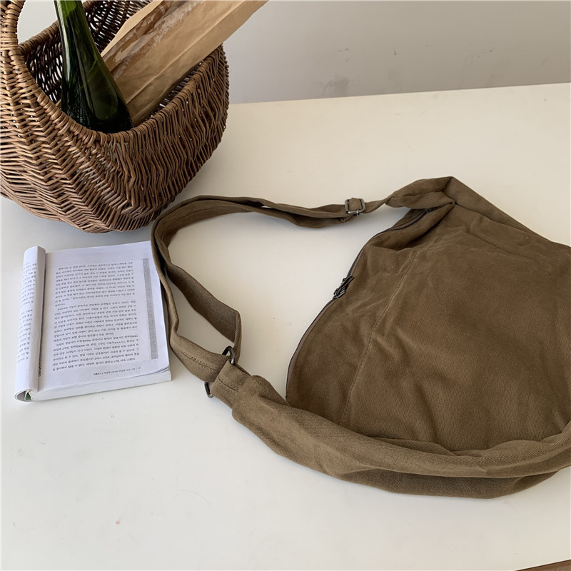 다크 브라운 그린