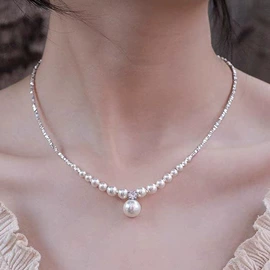 项链;耳钉;手链