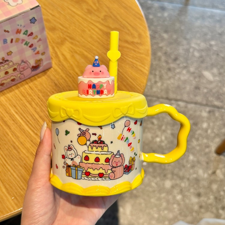 Bonita tarta de cumpleaños de dibujos animados marca taza de agua potable casera taza de paja de oficina de alta cara de taza de cerámica para niñas