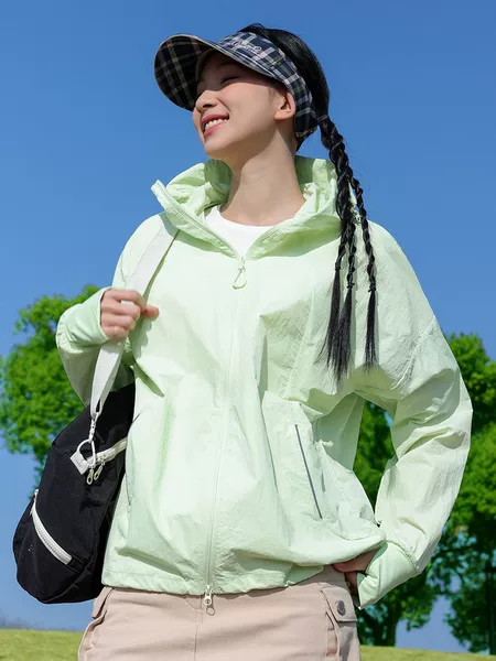 UPF100 outdoor sun-protective clothing for women, suitable for spring and summer, designed for hiking, windproof, UV-resistant, quick-drying, and breathable