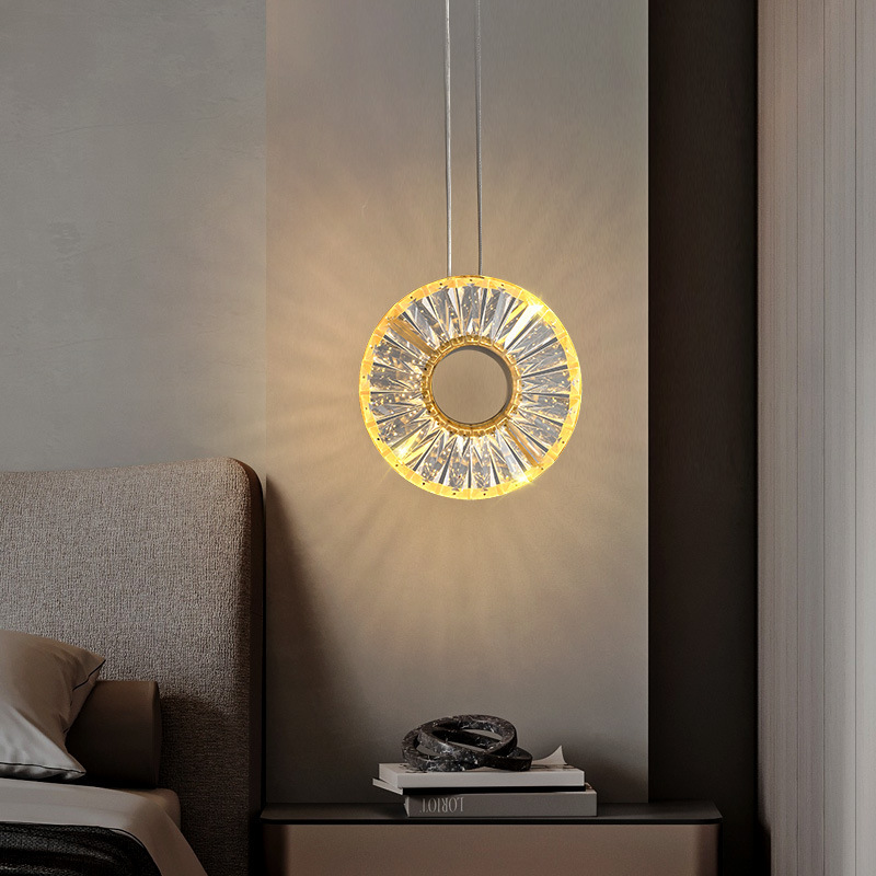 Ligero y simple nuevo lujo de alta gama atmósfera de una sola cabeza 2025 candelabro creativo OVNI personalidad moderna