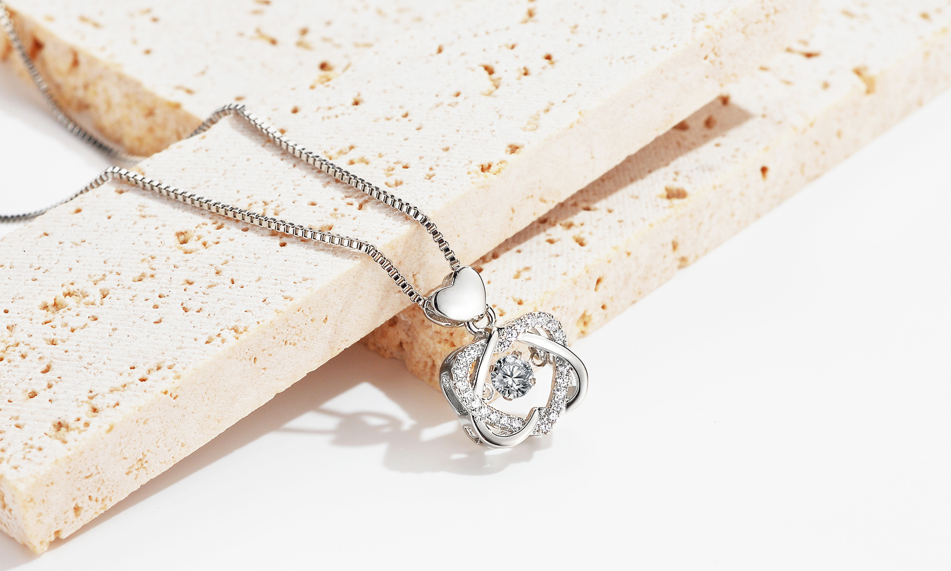 Elegant Heart Shape Copper Plating Rhinestones Pendant Necklace