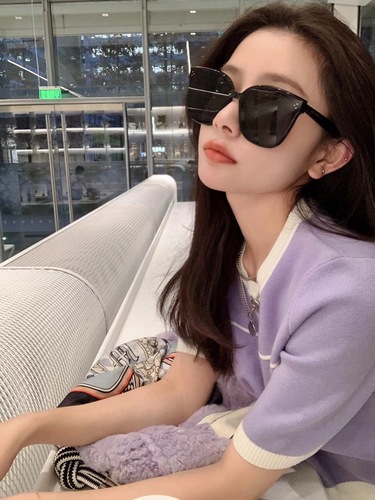 Small three-point sunglasses, square frame sunglasses, internet celebrity's same style, sun protection and UV protection, fashionable large frame, traffic diversion stall glasses