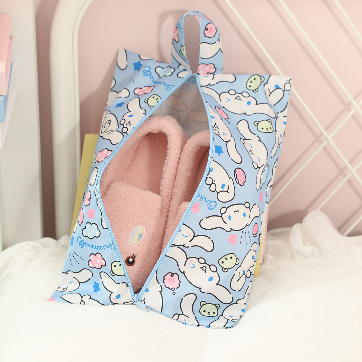 긴 귀를 가진 작은 곰