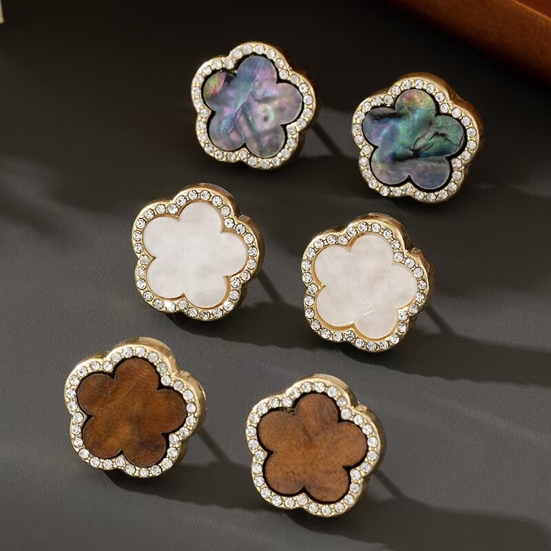 Sweet Lucky Five-Leaf Clover Plum Blossom Earrings, Feminine, Fashionable and Luxurious Earrings, Niche Design, High-End Ear Jewelry