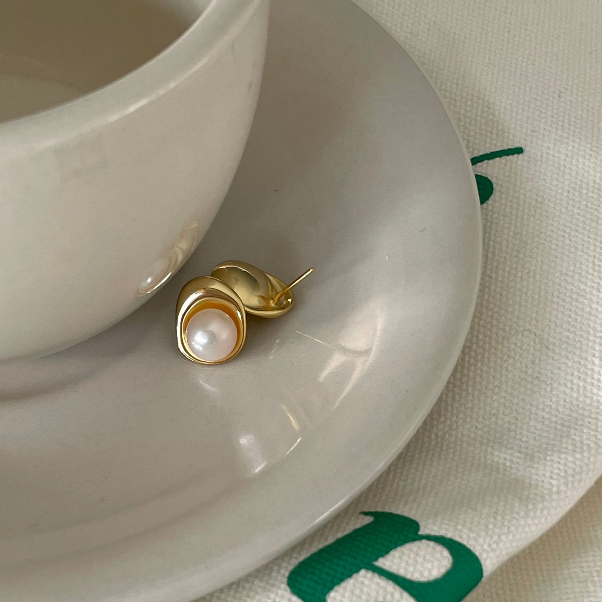 10g Weight Ear Studs Classification 1 Pair Quantity Holiday, Wedding Occasion 925 Sterling Silver, Freshwater Pearl Material Water Droplets Pattern Women'S Gender 1 Pair 925 Sterling Silver Freshwater Pearl Water Droplets Ear Studs 4