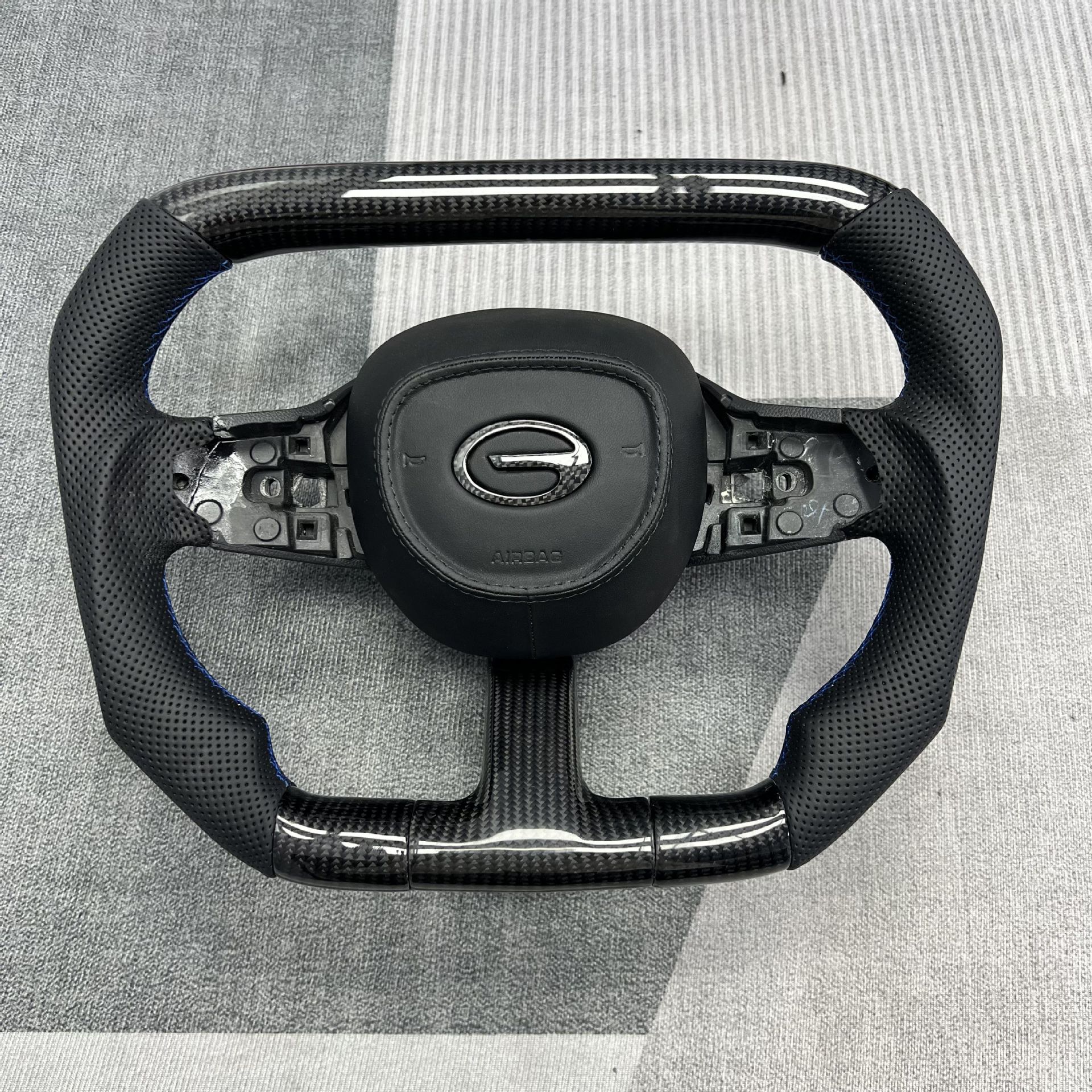 Manufacturer-Customized Carbon Fiber Steering Wheel Processing Suitable for Trumpchi E8/Trumpchi M8/Trumpchi M6/Trumpchi Gs8 Emkoo