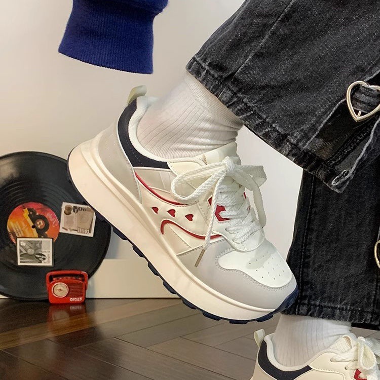 Deportivo de alto valor facial para mujeres nuevas zapatos de suela gruesa y altura simple, zapatos parecidos con zapatos casuales coreanos transpirables con suela suave