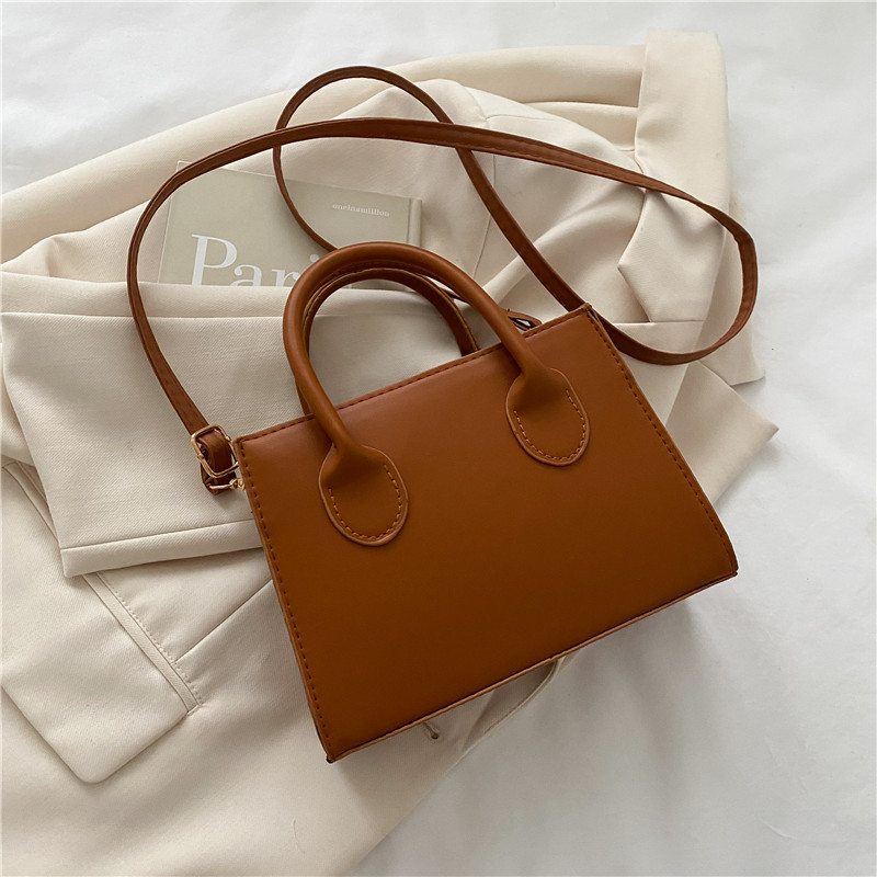 2024 primavera Nueva Bolsa cuadrada pequeña bolsa de estilo coreano de moda de este año de color sólido mini bolso de las mujeres