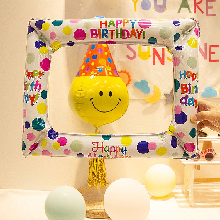 Kleine rote Bilderrahmen im Buchformat, einzeln verpackte Aluminiumfolienballons zur Dekoration für Picknickpartys_voghion.com