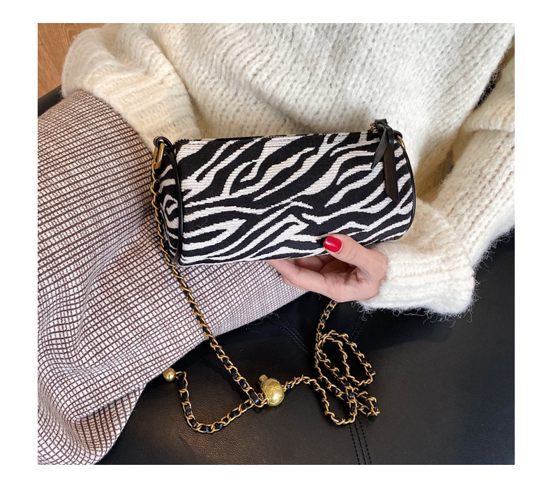 Borsa a tracolla piccola con tracolla singola a catena in tela con stampa zebra cilindrica con perline di trasporto modello 2024 nuovo_voghion.com