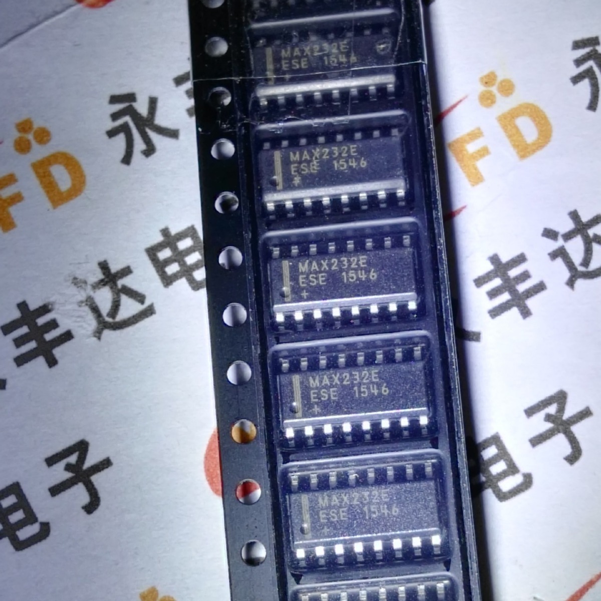 MAX232EESE MAX232EEPE RS232串口芯片