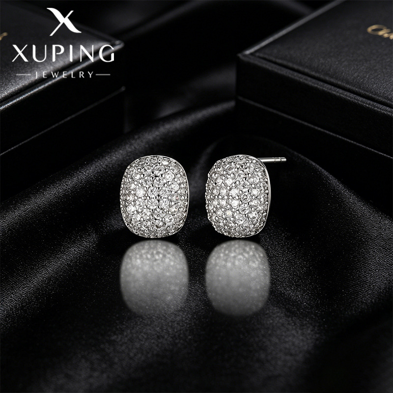 Xuping gemas artificiales geométricas elípticas orejetas de aleación de cobre chapado en blanco simple en orejetas de lujo ligero