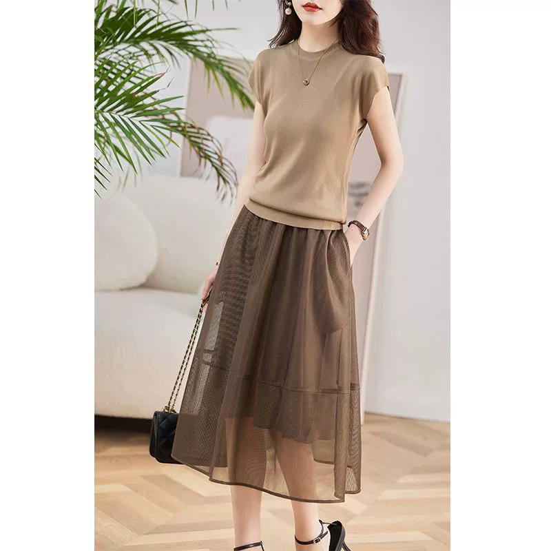 Женский костюм из двух предметов: юбка из французской органзы и топ с коротким рукавом, летний стиль 2025 года, скрывающий фигуру и стройнящий, из ледяного шелка.