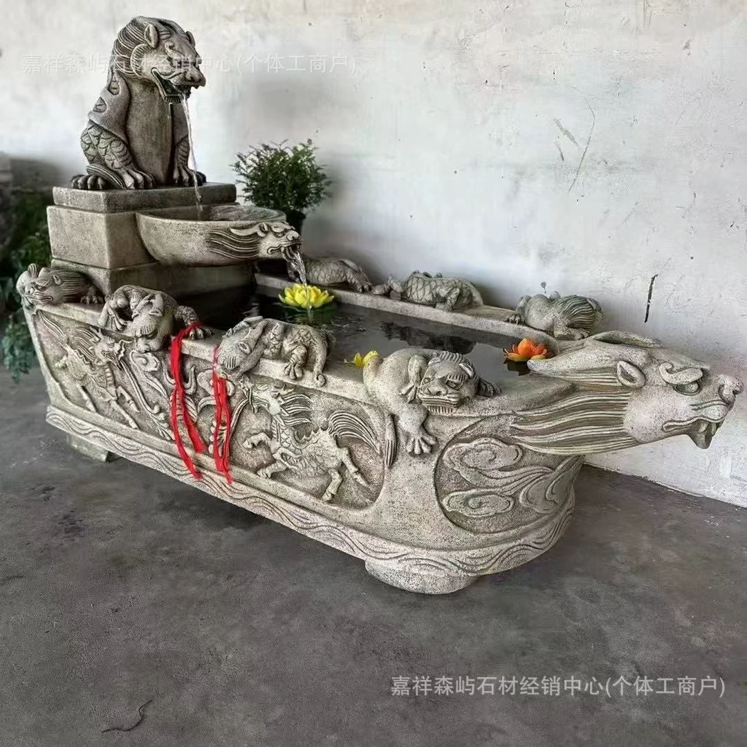 Комбинация старых каменных украшений