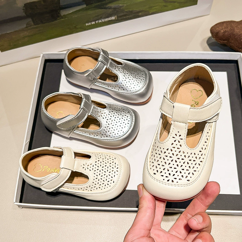 Повседневная пляжная обувь для девочек весной и летом 2025 года корейская версия дышащая маленькая кожаная обувь для девочек