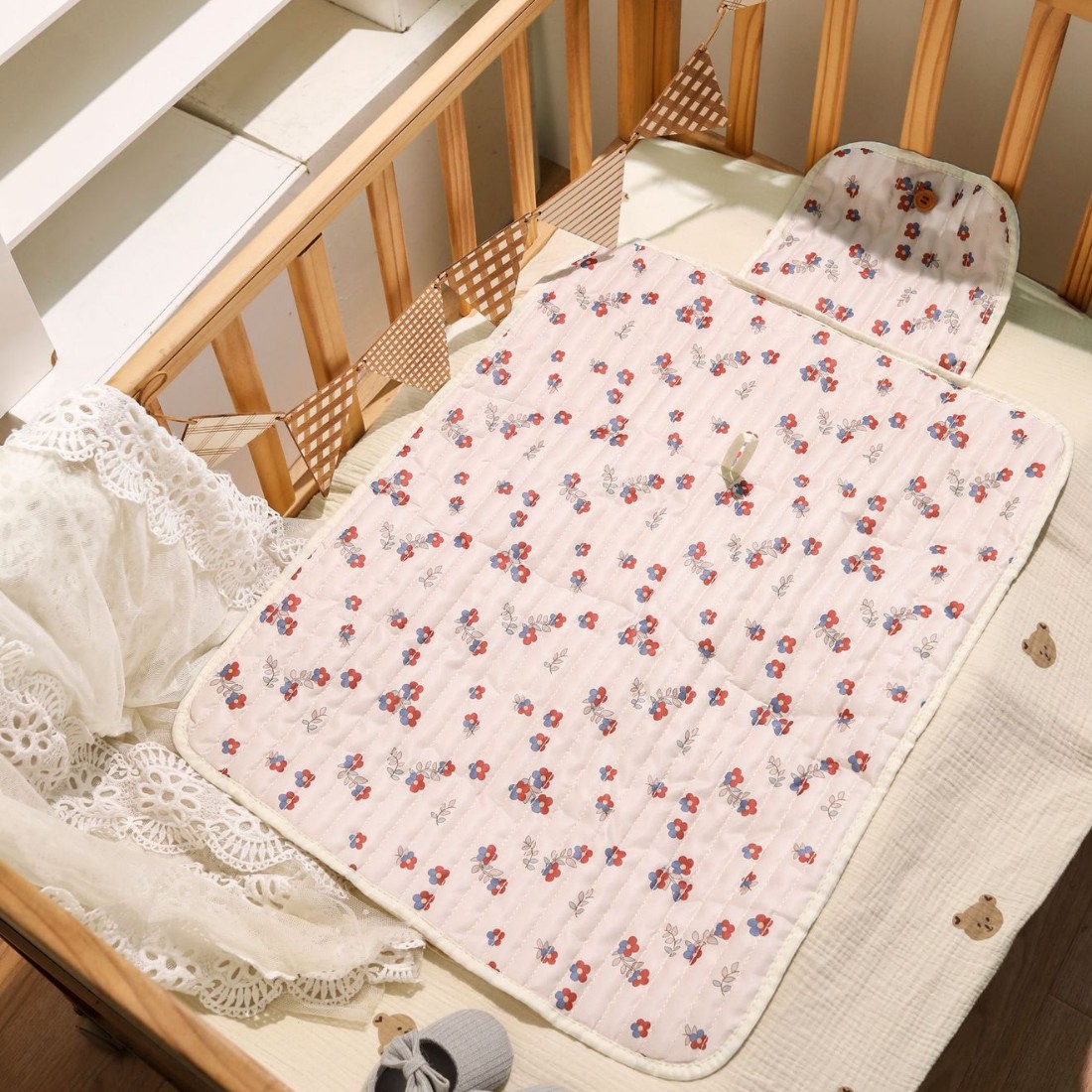 Korean Quilted Newborn Breathable Flower Embroider Sweat-Absorbent Diaper Pad Foldableing Diaper Bag Multifunctional Kidsren's Diaper Pad