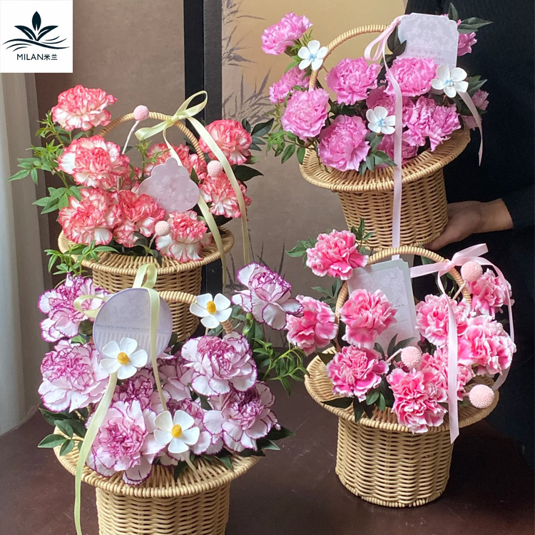 Cesta de flores de cortesía del día de la madre Cesta de hierro tejida a mano Cesta de flores portátil de ratán de estilo pastoral Cesta de arreglos florales de salón