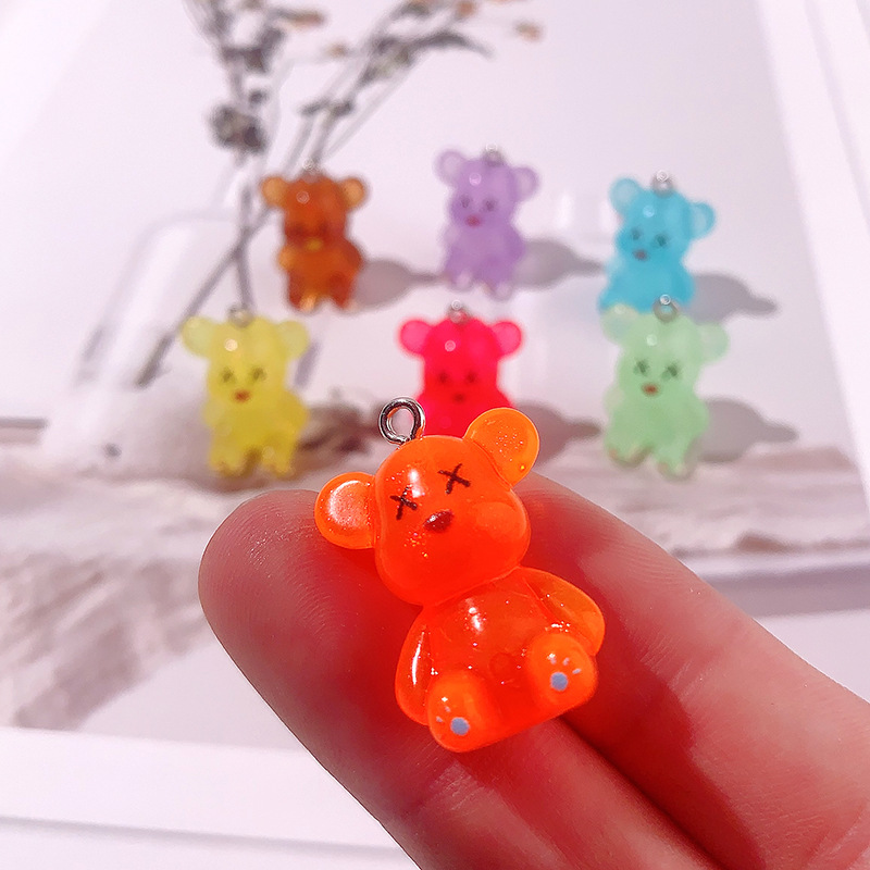 Ventas calientes de luz nocturna violenta estereoscópica osos diy joyas hechas a mano colgantes llaveros pendientes crema pegamento accesorios de caso de teléfono celular