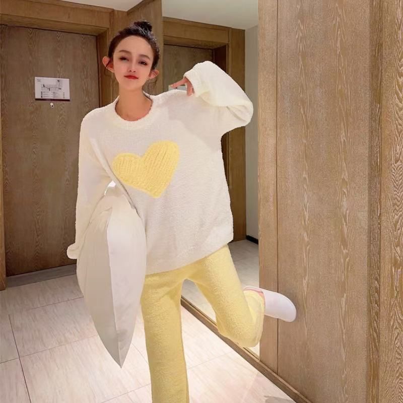 Mayorista transfronteriza explosión de toallas de amor de invierno bordadas pijamas de franela caliente ropa doméstica de dibujos animados de pelo largo