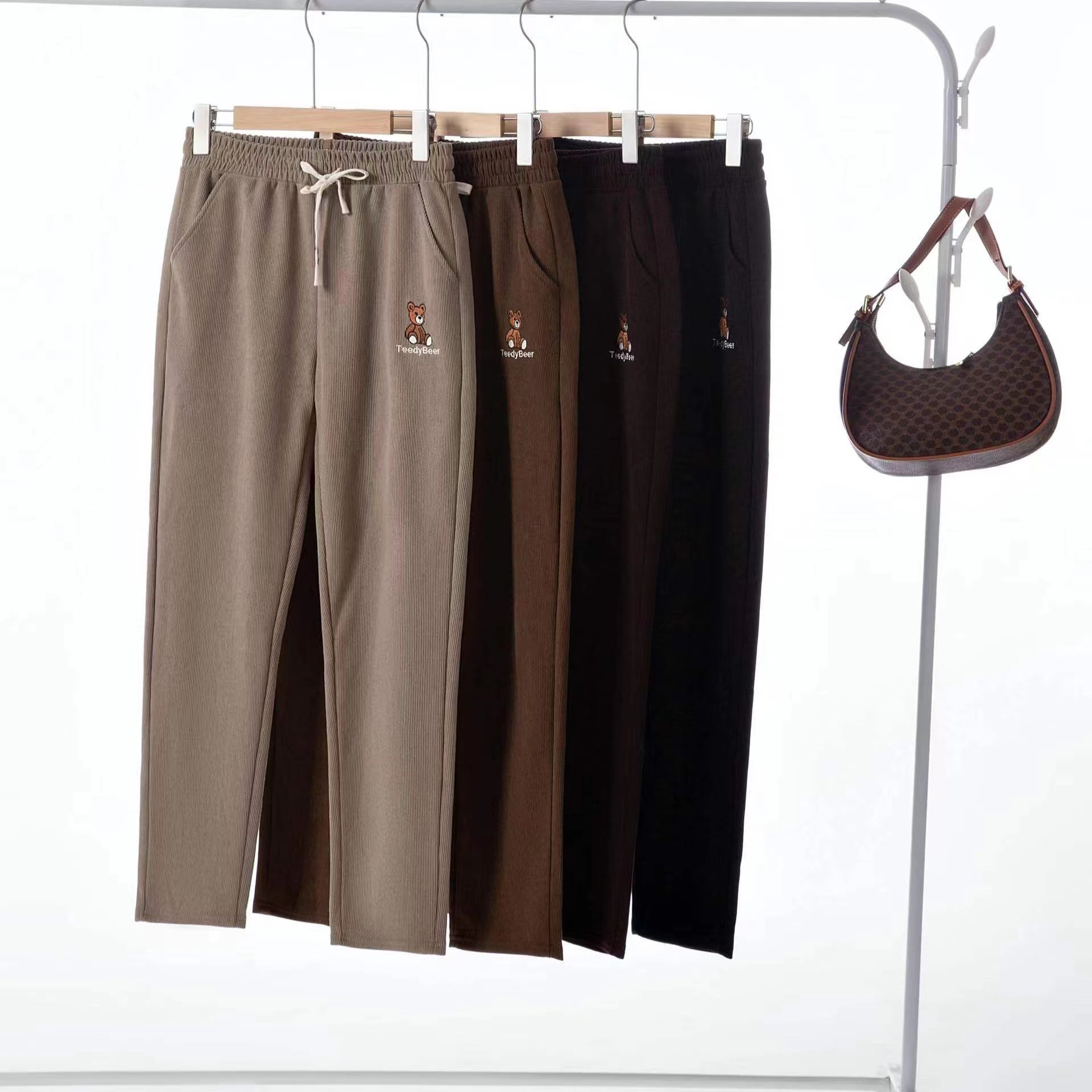 2025加绒加厚木棉绒中老年女裤高腰哈伦裤子妈妈秋冬季新款休闲裤