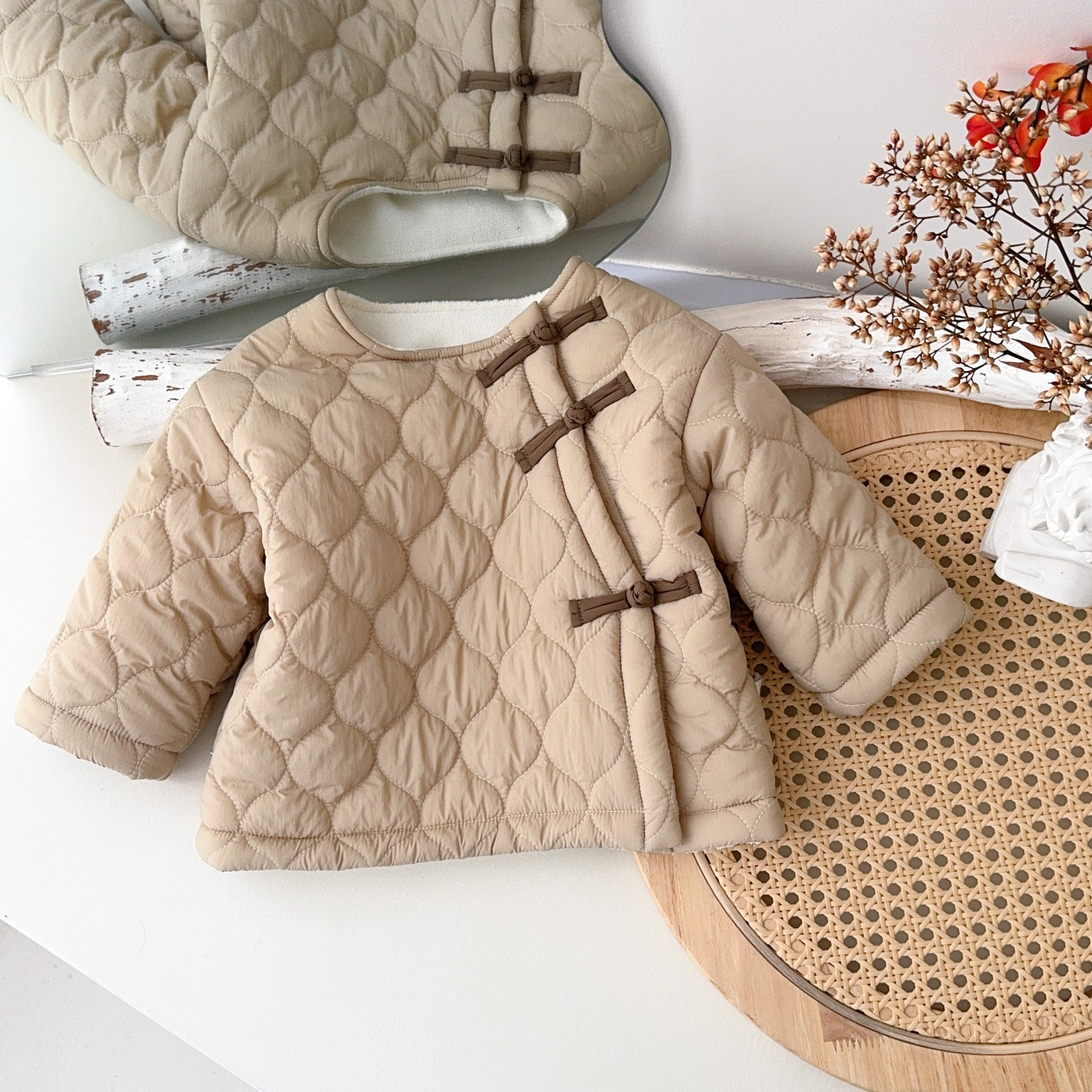 2024 ropa de invierno, ropa de Año Nuevo para bebés, chaqueta acolchada para bebés masculinos, hebilla de disco china, ropa de algodón gruesa, ropa de bebé de un año