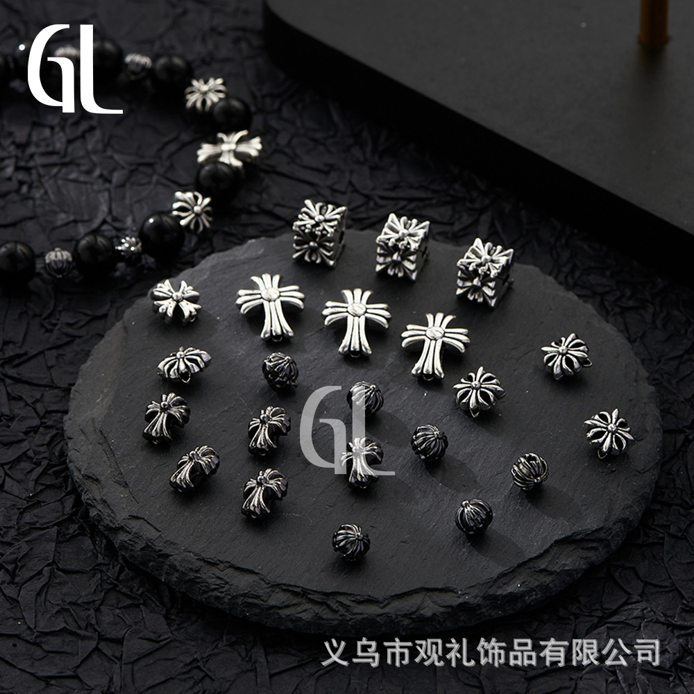 Retro clásico Croce Heart Cross agujero recto plata antigua plata tibetana plata brillante aleación de material diy accesorios espaciador de perlas