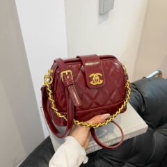 ファッショナブルな菱形チェーンライト高級小さなスクエアバッグロックバックルバッグ新しいハイエンドのシンプルなトレンディなシングルショルダークロスボディバッグ