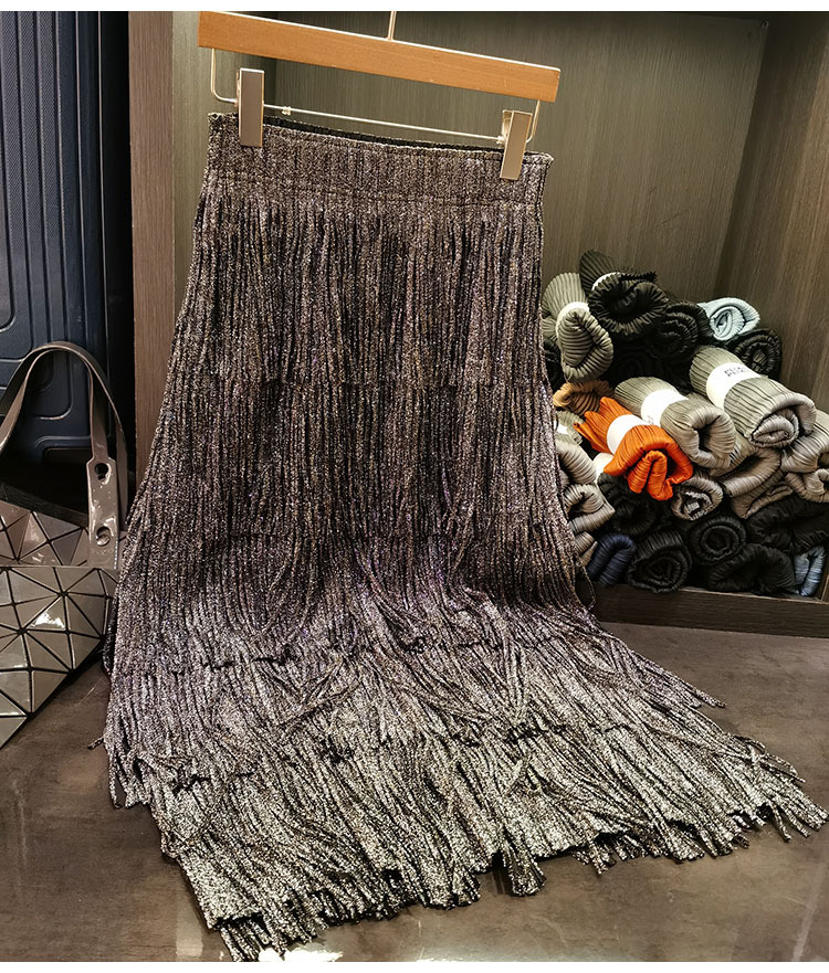 Chân váy xếp ly nữ dáng chữ A dài vừa phải, hiệu ứng bronzing sáng bóng, tua rua — màu xanh vàng, xám chi tiết 14