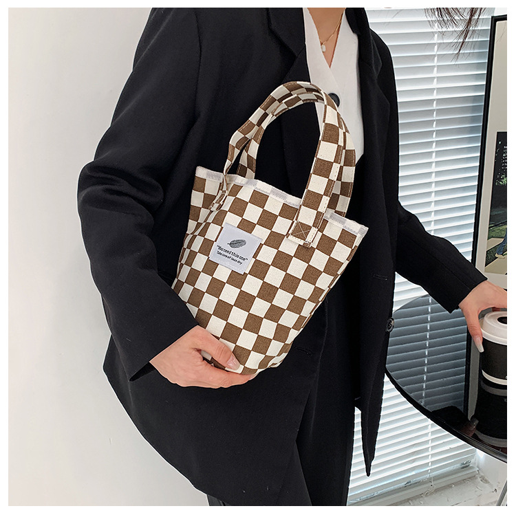 A fashionable new Japanese and Korean chic black and white checkered canvas bag, a large-capacity single-shoulder bag for women, and a simple student handbag undefined